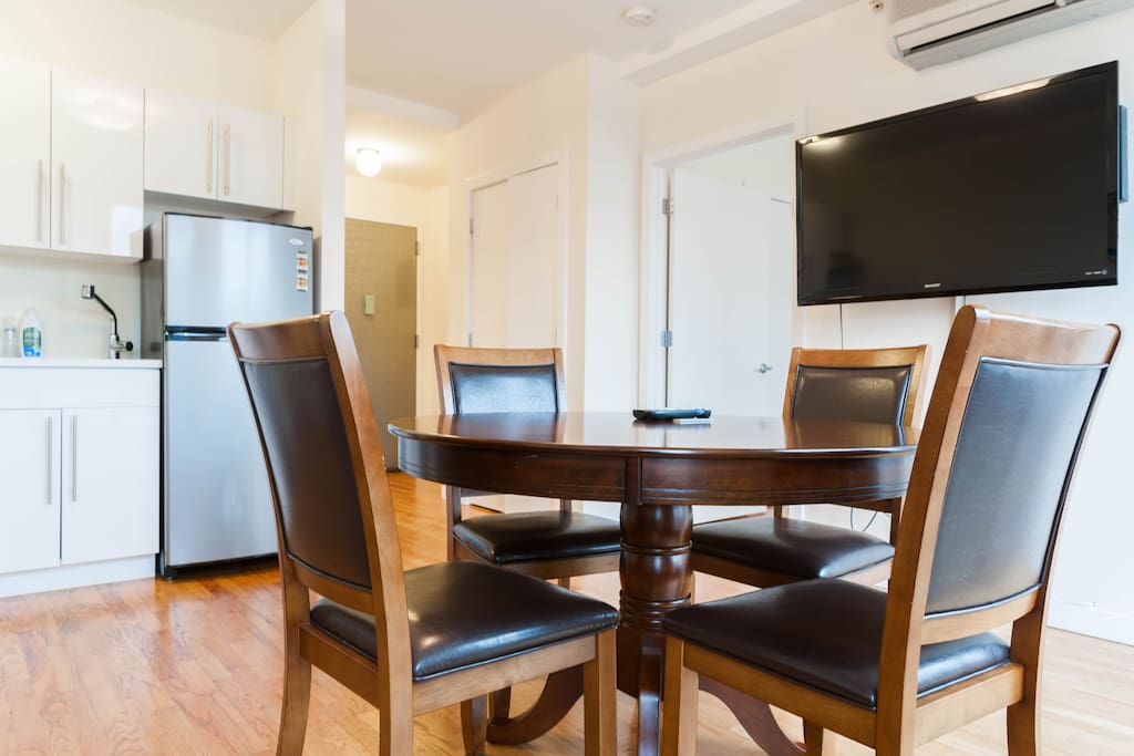 Living room/ kitchen. Dinning table. TV, cable TV, Apple TV. WiFi.
