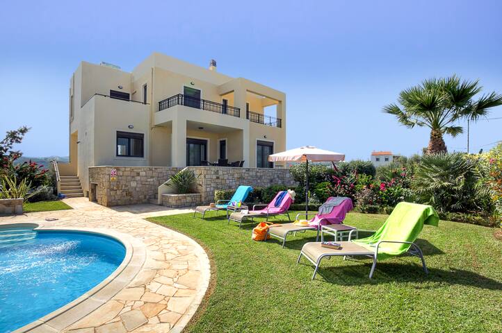 Villa Selena – Lux 4BD Garden Home w. Private Pool gallery image 4