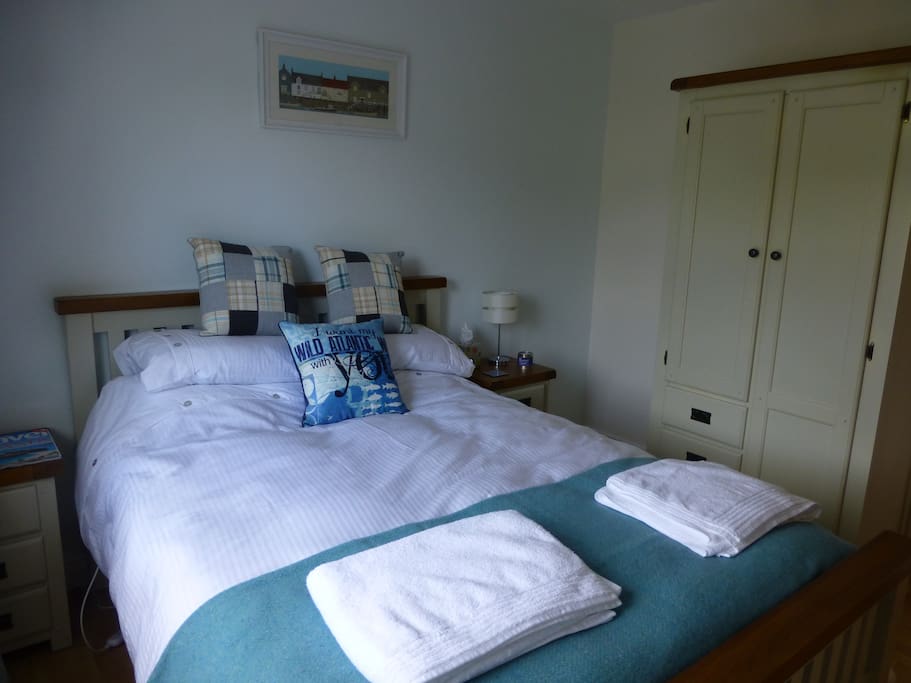 Bedroom 1 - King size bed