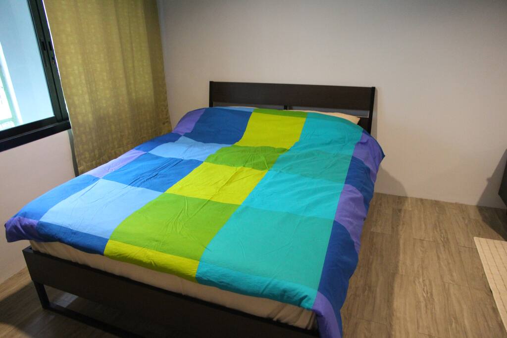 One queen bed