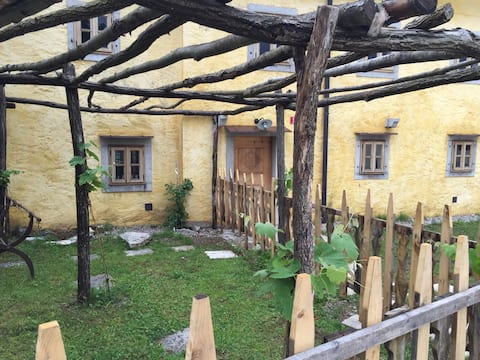 Successful Airbnb property: Warm and refined rural atmosphere in Obalno Kraška