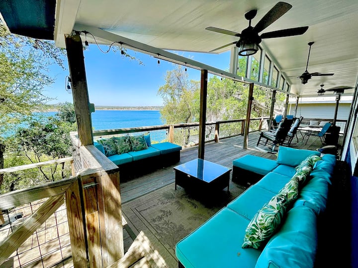 LAKE HAUS Renovated in 2022, Lake Front Home Houses for Rent in