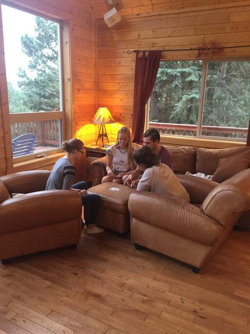 Great for families - beautiful mountain views and open space living!
