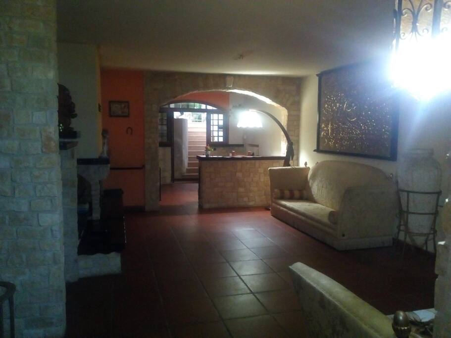 Doppio salone con grande camino