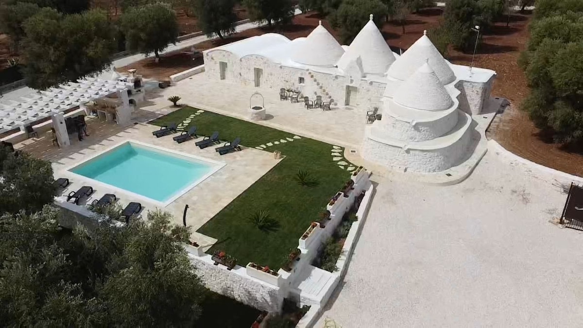 Top Airbnb: Ai Trulli Resort in Carovigno