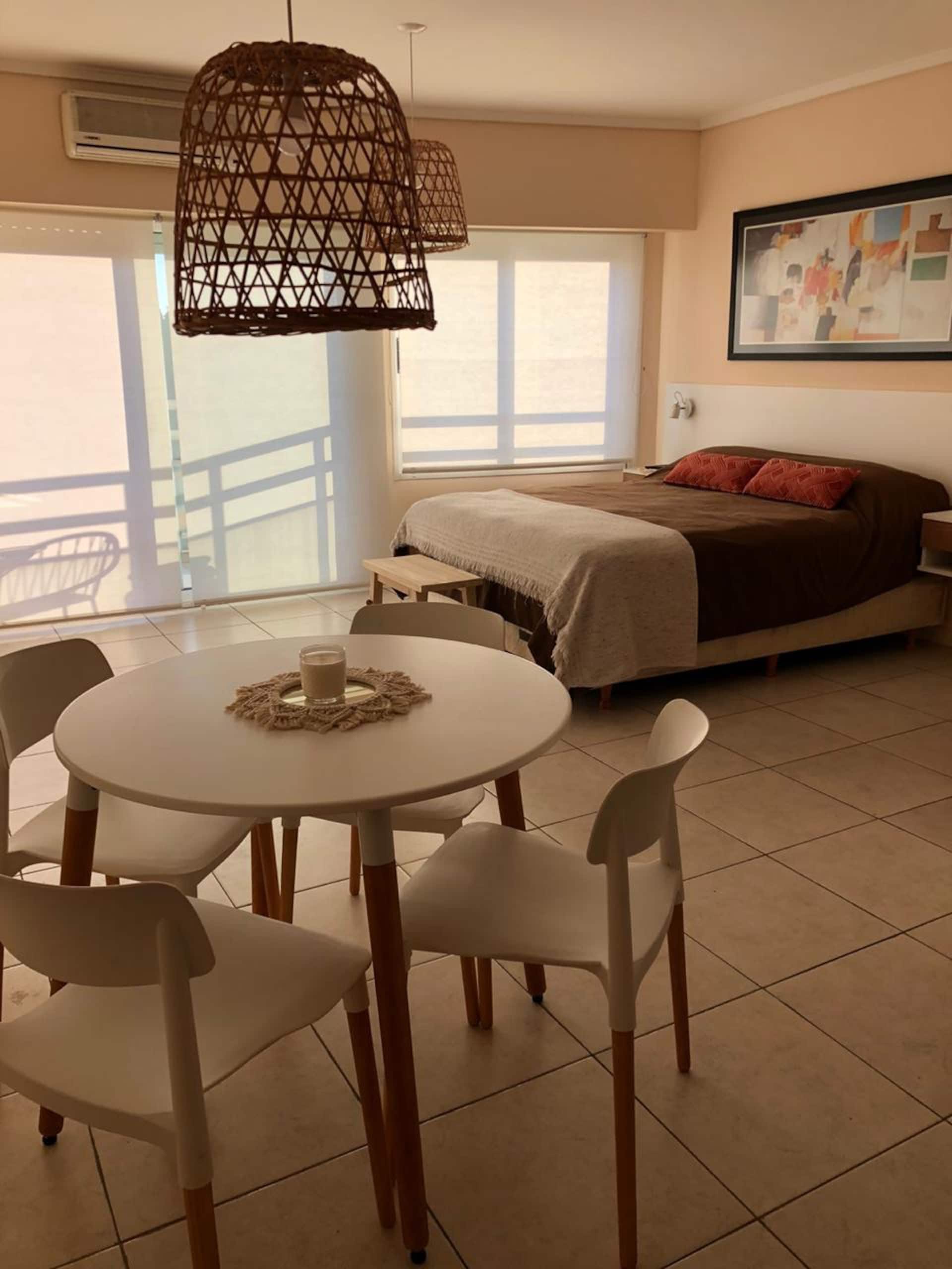 Furnished studio apartment with corner aspect in Núñez