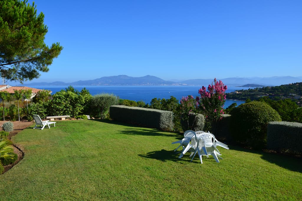 Jardin avec vue Golfe d'Ajaccio et Iles Sanguinaires