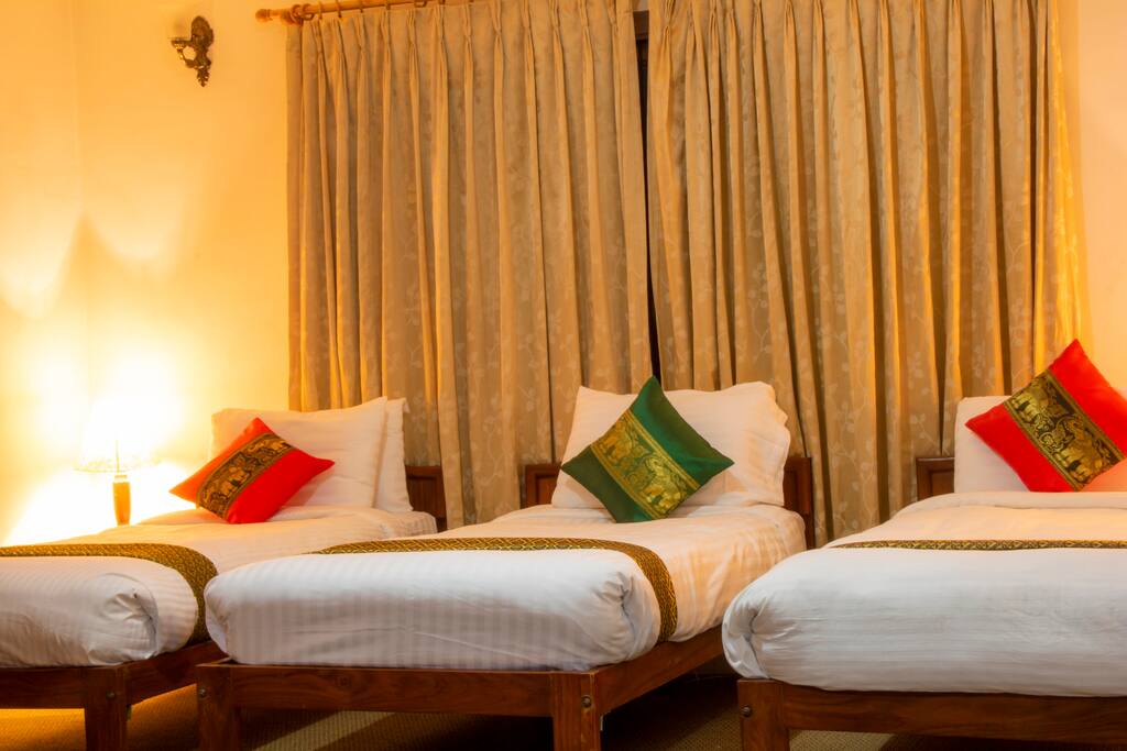 Standard room Three single beds