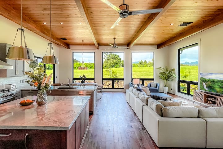 Poipu Custom Home, Central AC & Pool/Gym