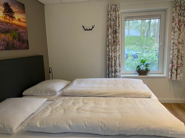 Dormitorio 2, con camas extra largas.