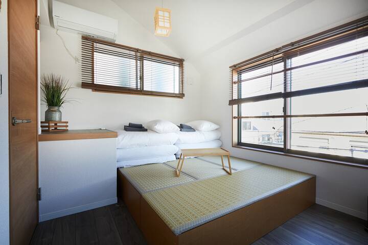 新宿まで直通で1分、渋谷に至近！和風！コインランドリー、bar、Supermarketあり！ gallery image 4