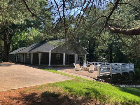 The Cottage on Bernard's Creek