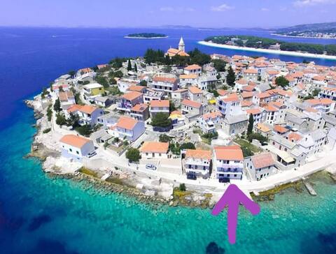 Apartment by the sea