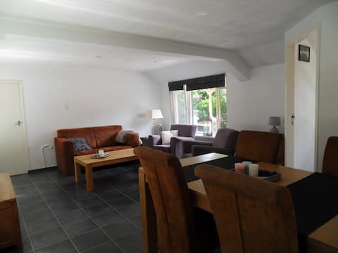 dorpskern, gelegen in een bosrijke omgeving,