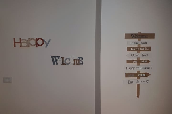 Spacious apart next to TRAIN STATION with PARKING