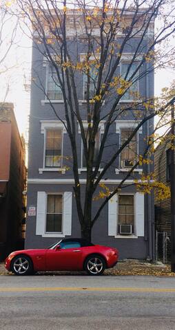 Clean and simple one bed room apt around Otr/UC