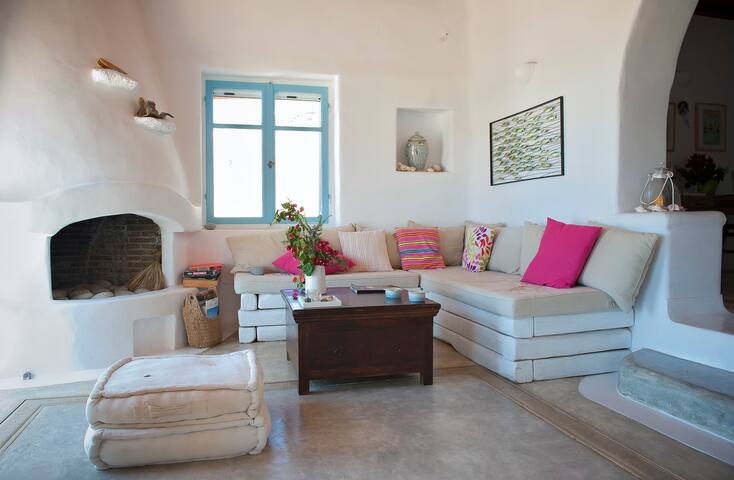 TRANQUIL VILLA WITH FANTASTIC VIEW gallery image 2