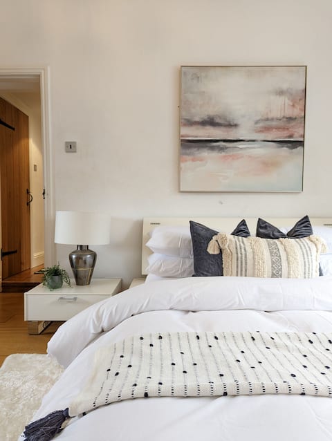 Top Airbnb: Beautiful 3 bedroom Peak District cottage in High Peak
