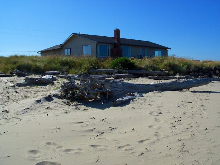 Shore Point Beach House Houses for Rent in Waldport, Oregon, United