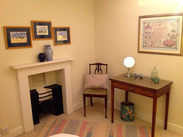 Single bed in Central Gloucester
