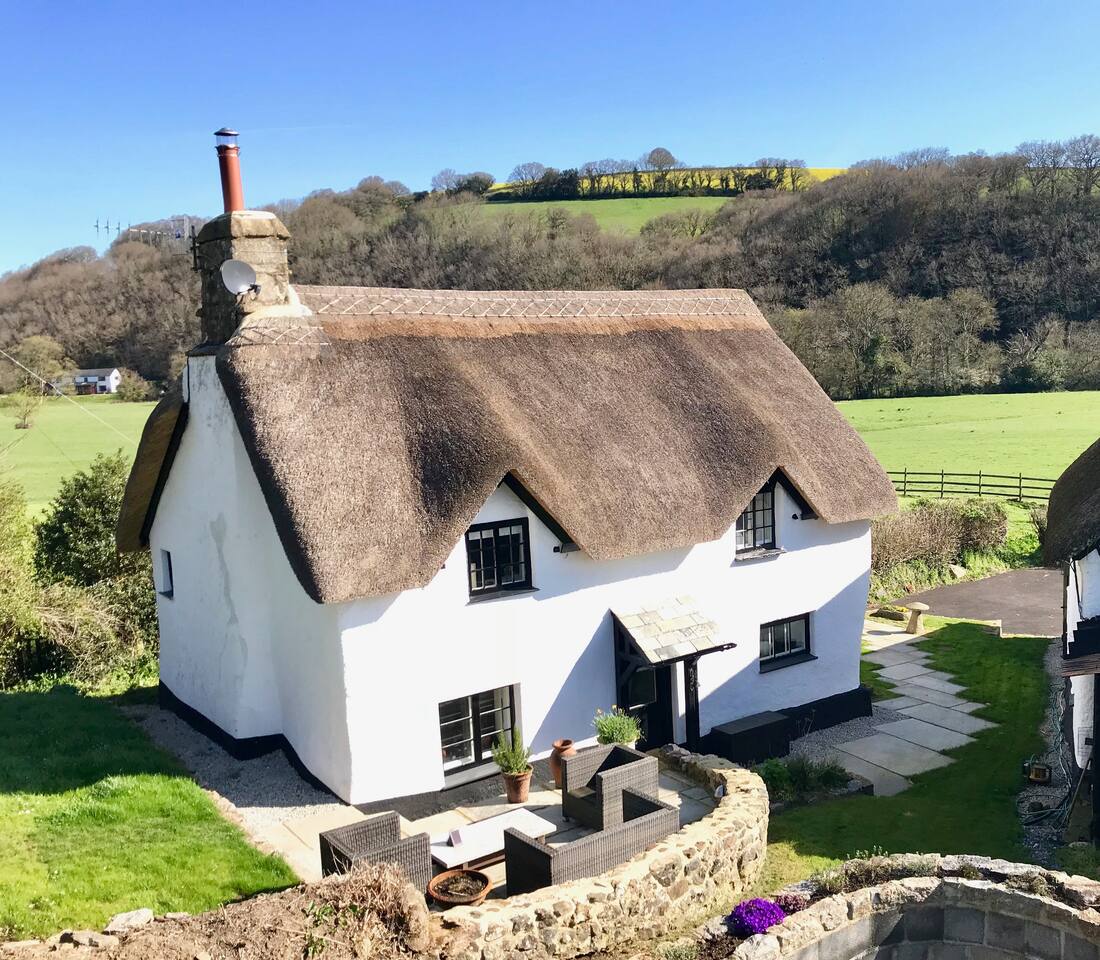 Luxury Thatched Devon Bolthole On Edge Of Dartmoor Cottages For