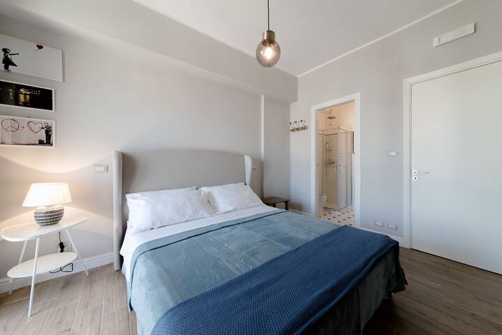 COZY APPARTMENT IDEALE PER MOVIDA E SMART WORKING gallery image 5