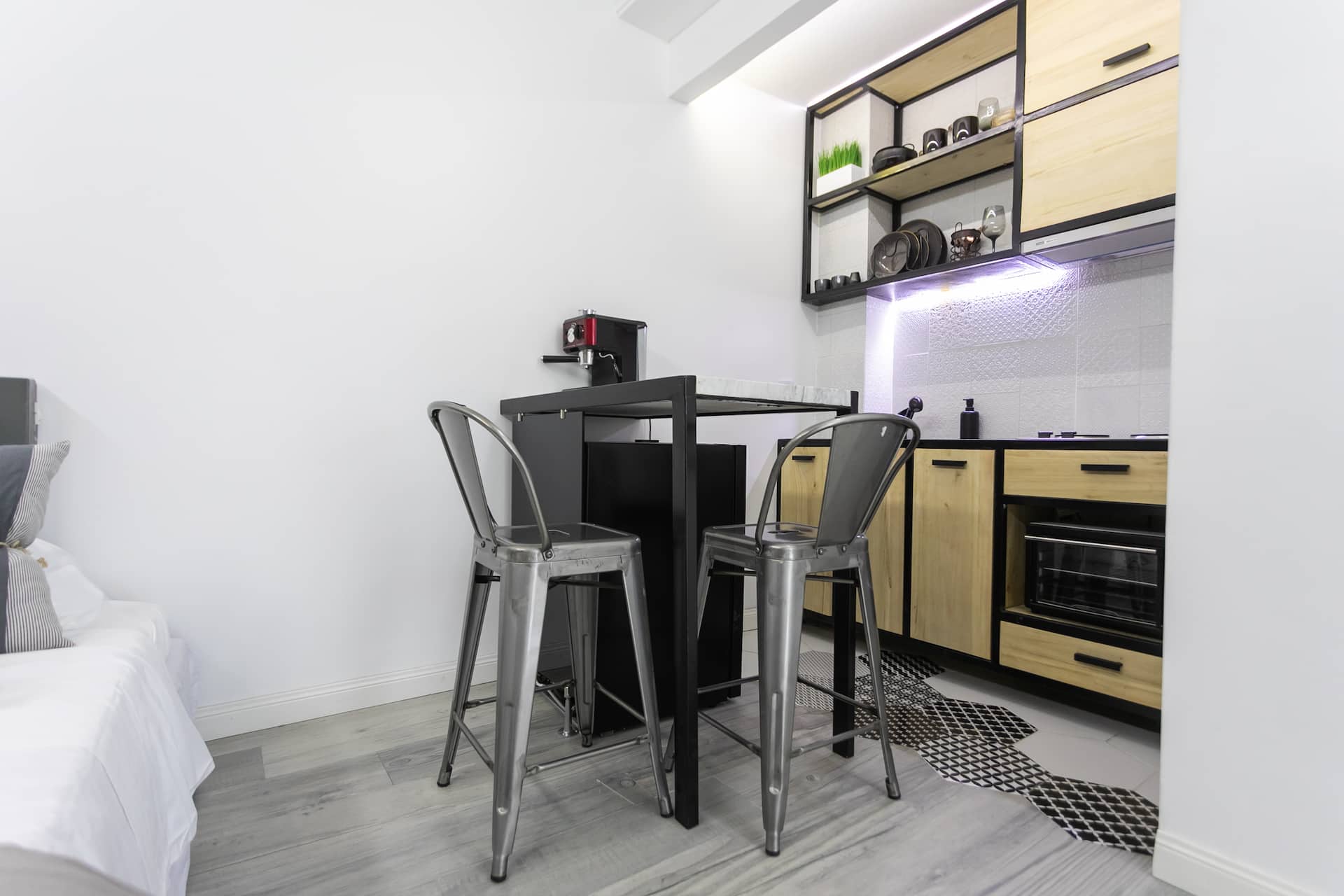 Kitnet com pátio em Palermo Chico
