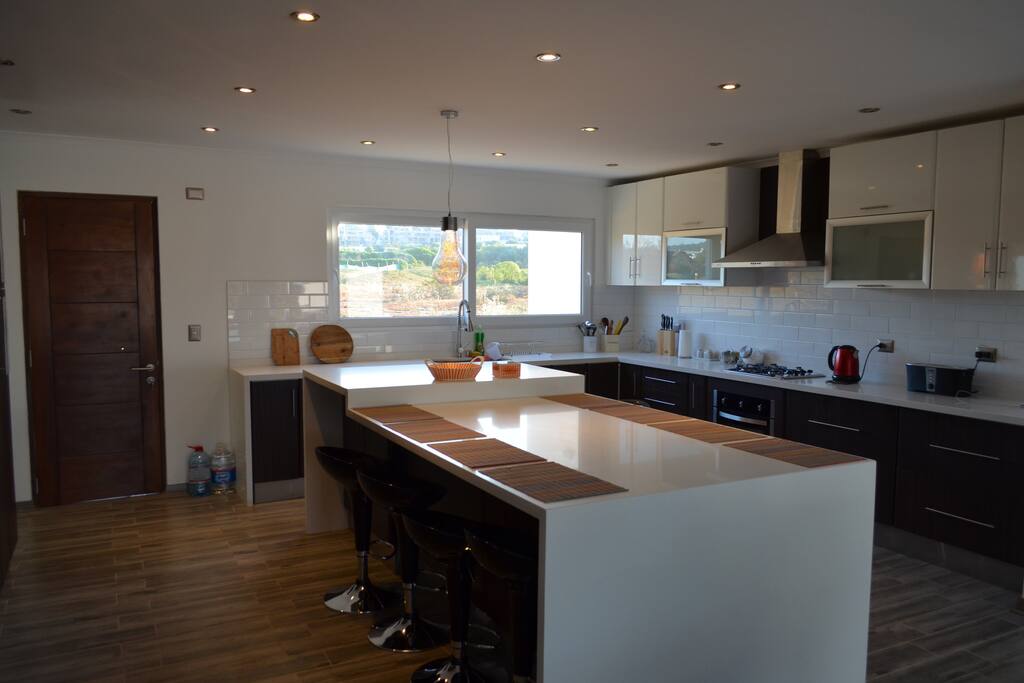 Maravillosa cocina con isla central totalmente equipada