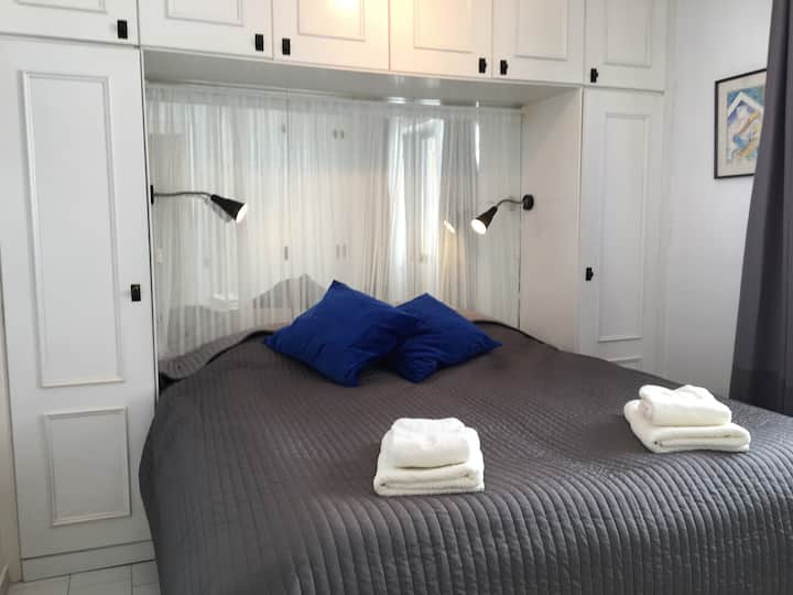 Spálňa s manželskou posteľou 