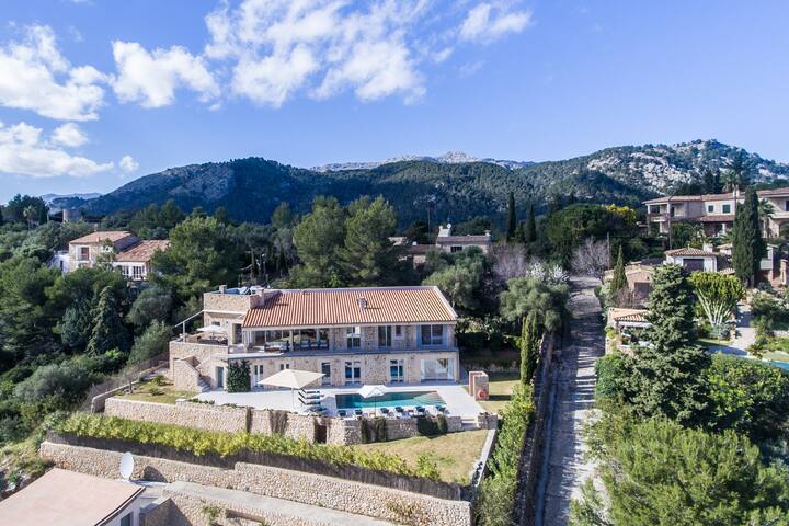 Large villa with stunning views of Pollença gallery image 4