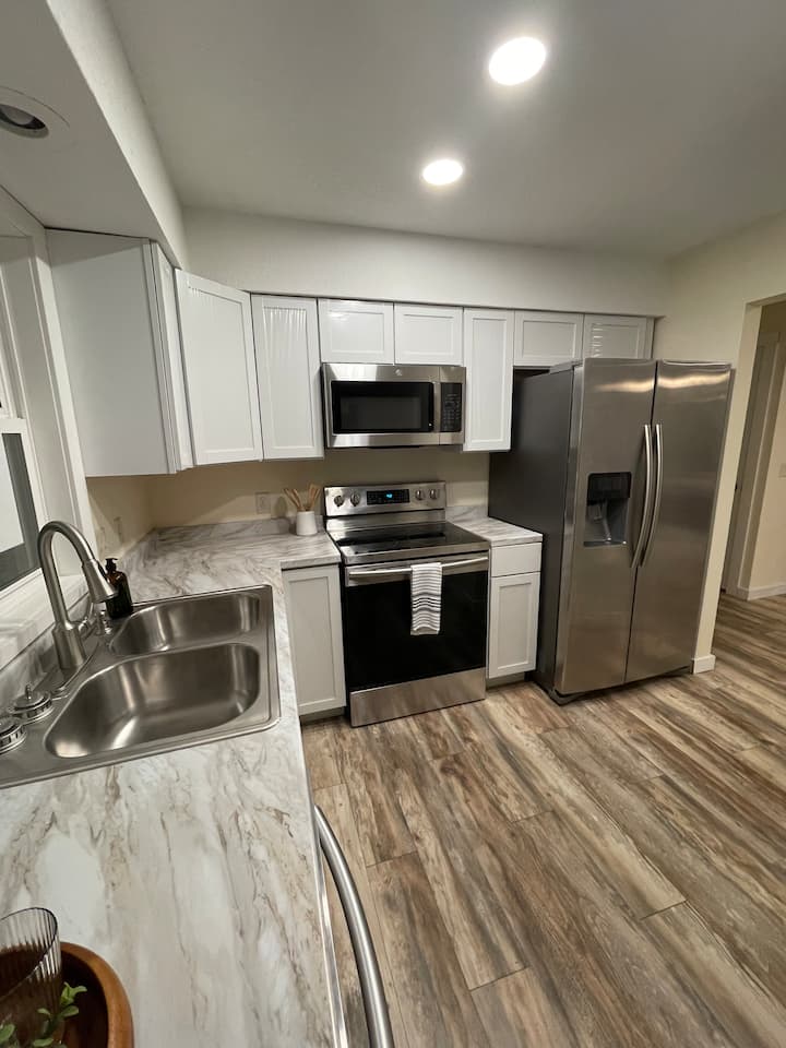 Spacious home less than 20 min to MSP, MOA & Mpls Houses for Rent in
