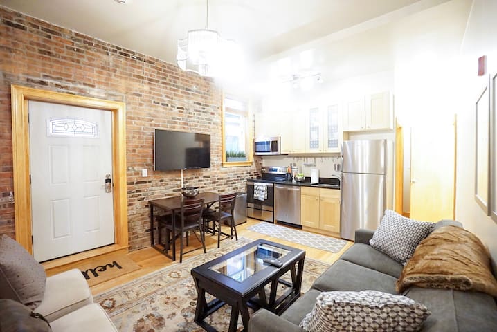 North End Efficient 3 BR | 1 BA in Little Italy gallery image 2