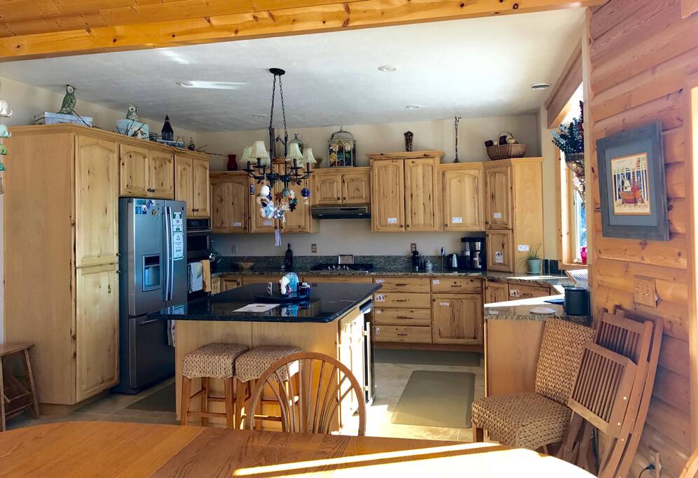 Fully equipped kitchen. Wonderful for preparing your meals.