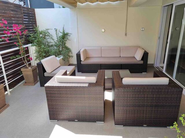 Beautiful 2 bedroomed apt with amazing sea views gallery image 5