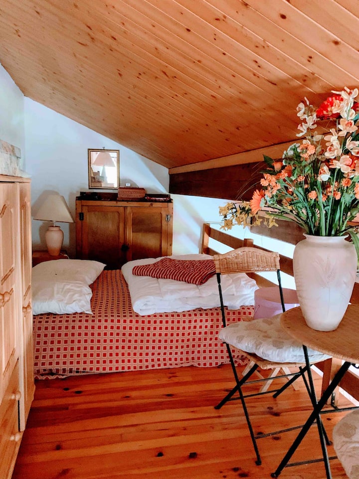 Chumba cha kulala huko Mezzanine.