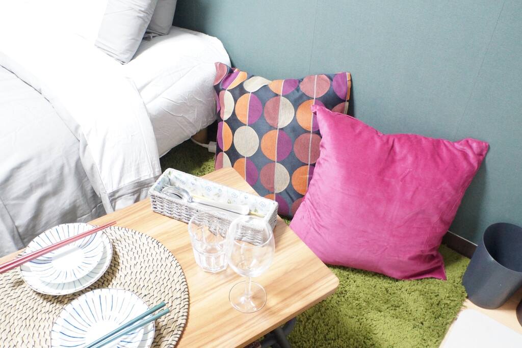 Table & cushion 3