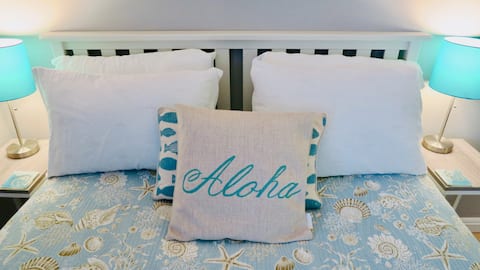 Aloha Suite Near the Sea I, 3 Block Walk to Beach!