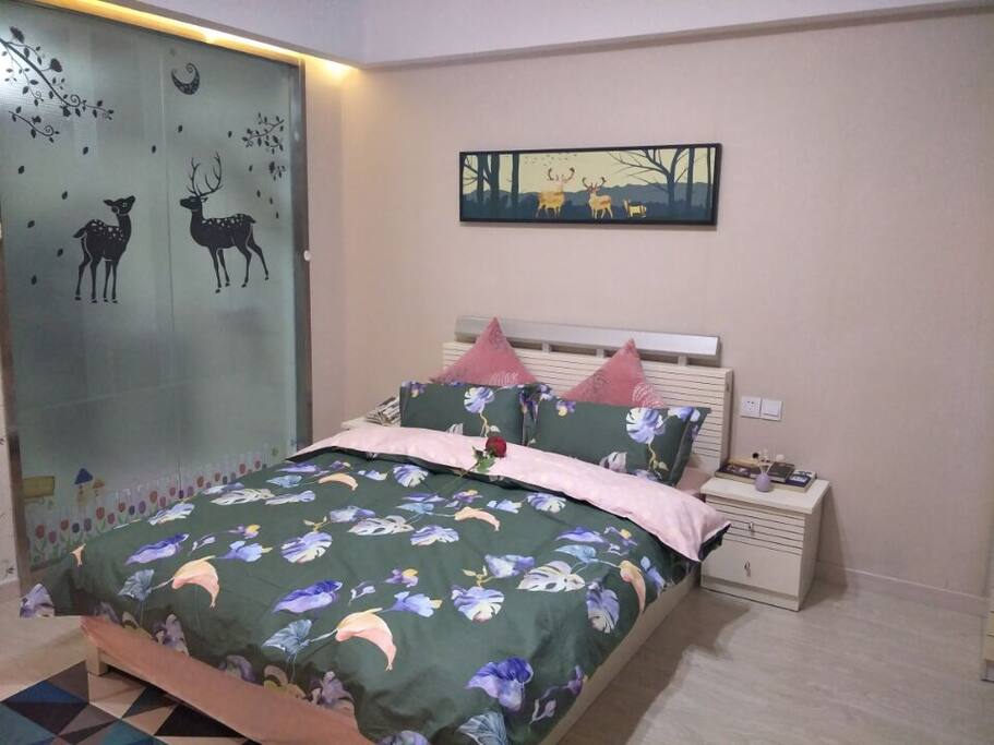 绍兴柯桥流星雨之家万达,近绍兴北,轻纺城体育馆,柯岩,乔波滑雪馆。安昌古镇,东方山水,温馨之家大床房 - Shaoxing의 아파트에서...