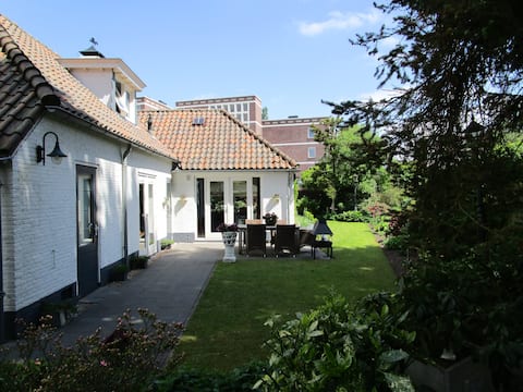 Quiet pituresque villa with beautiful garden