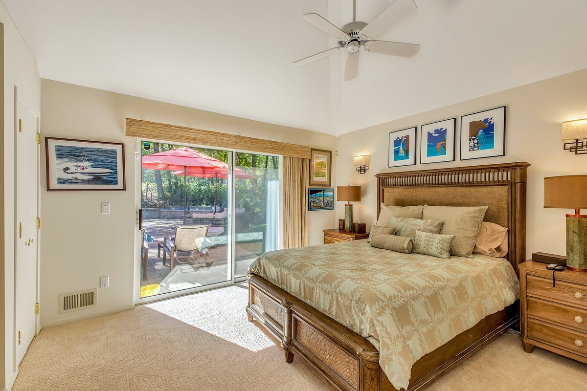 Bovenslaapkamer met queensize bed