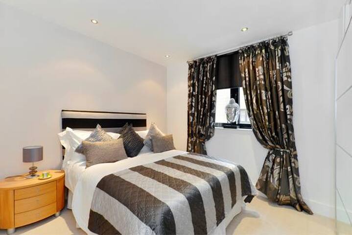 Premium 2bed 2bath, South Kensington gallery image 2