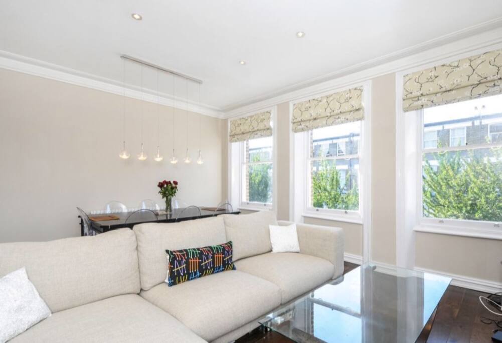 Large living room with extendable dining table that seats 10