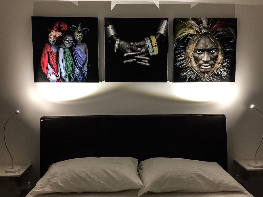 Camera da Letto con letto matrimoniale e foto di Gian Paolo tomasi ... Africa