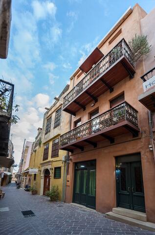 A Unique Gem In The Heart Of The Old Town! gallery image 4