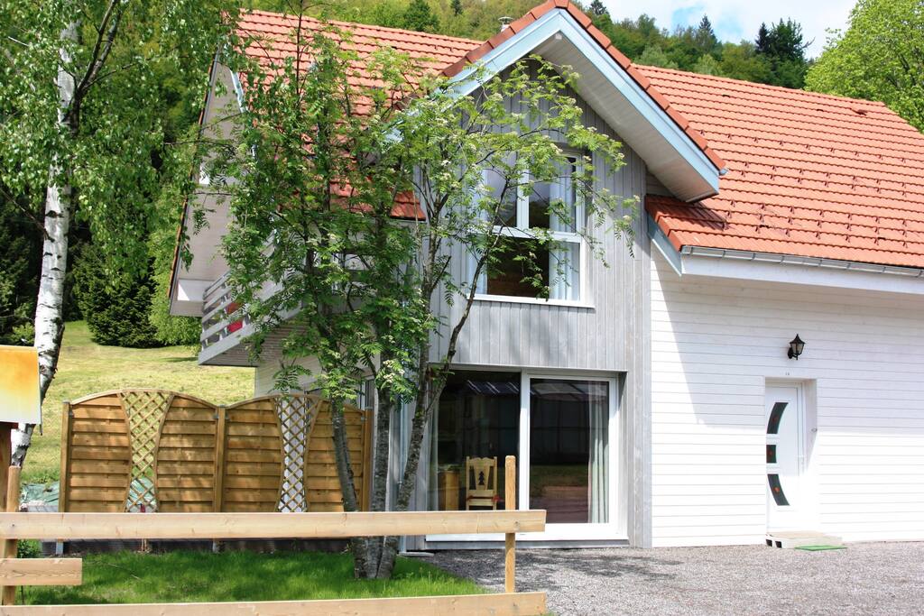 Chalet avec 3 parkings devant l'entrée + autres parkings sur la propriété