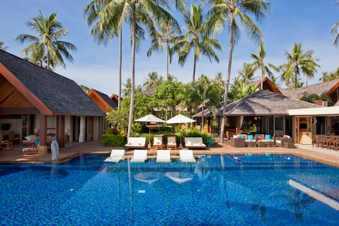 Luxury Beachfront Sunset Villa, 8 BR Villa Samui