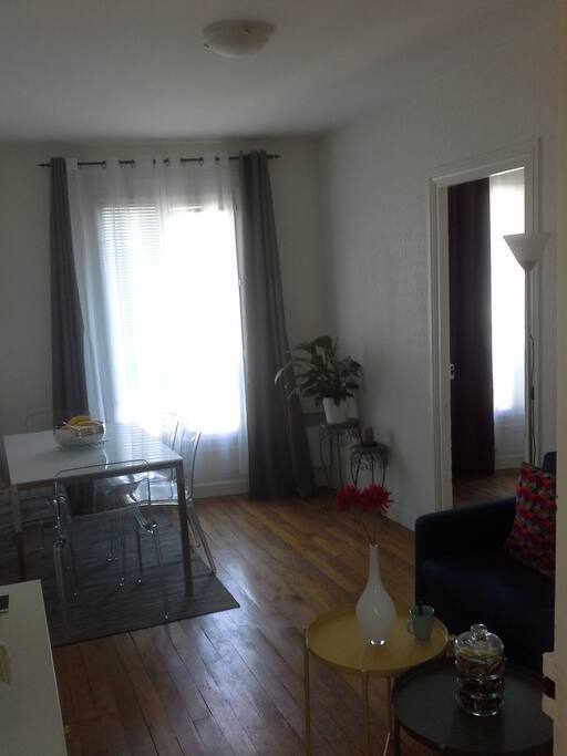 Salon avec tv