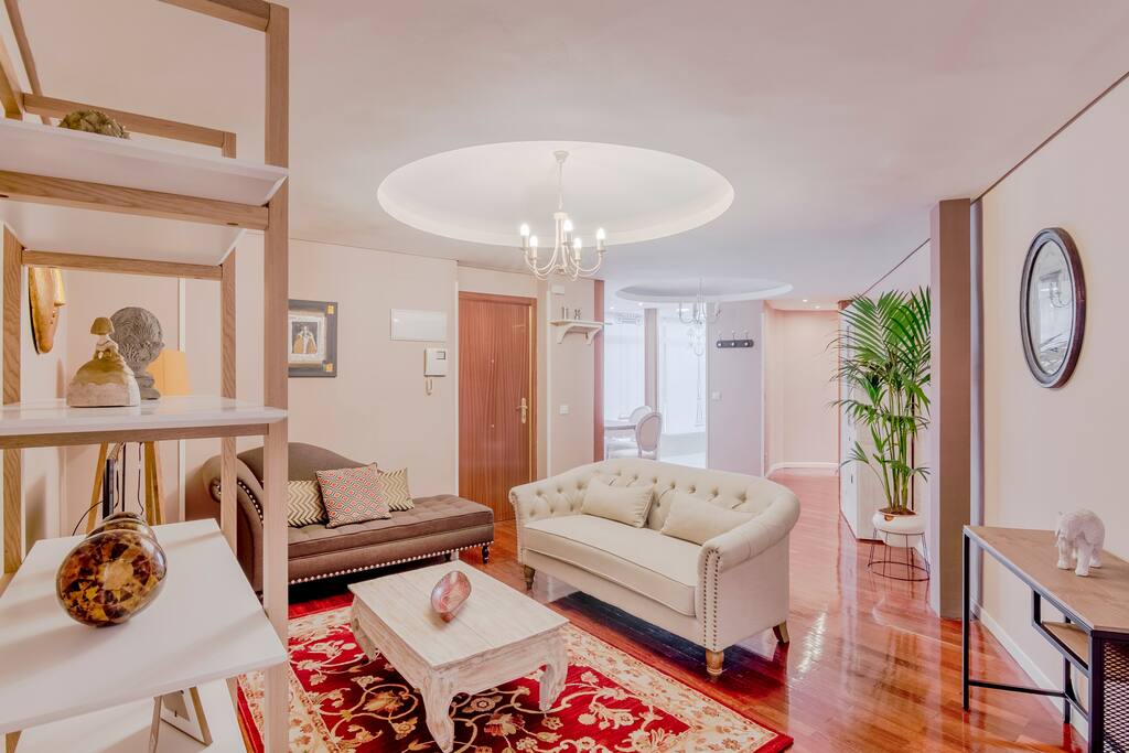LIVING ROOM.
General view