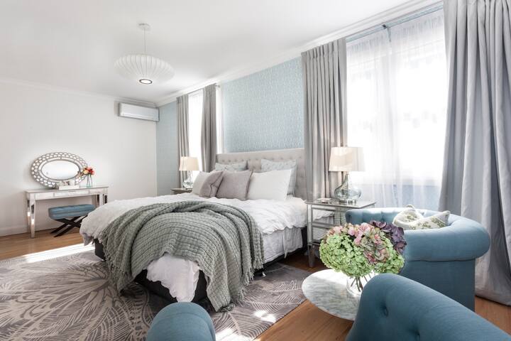 Beautiful, spacious, entertainers home with pool. gallery image 5