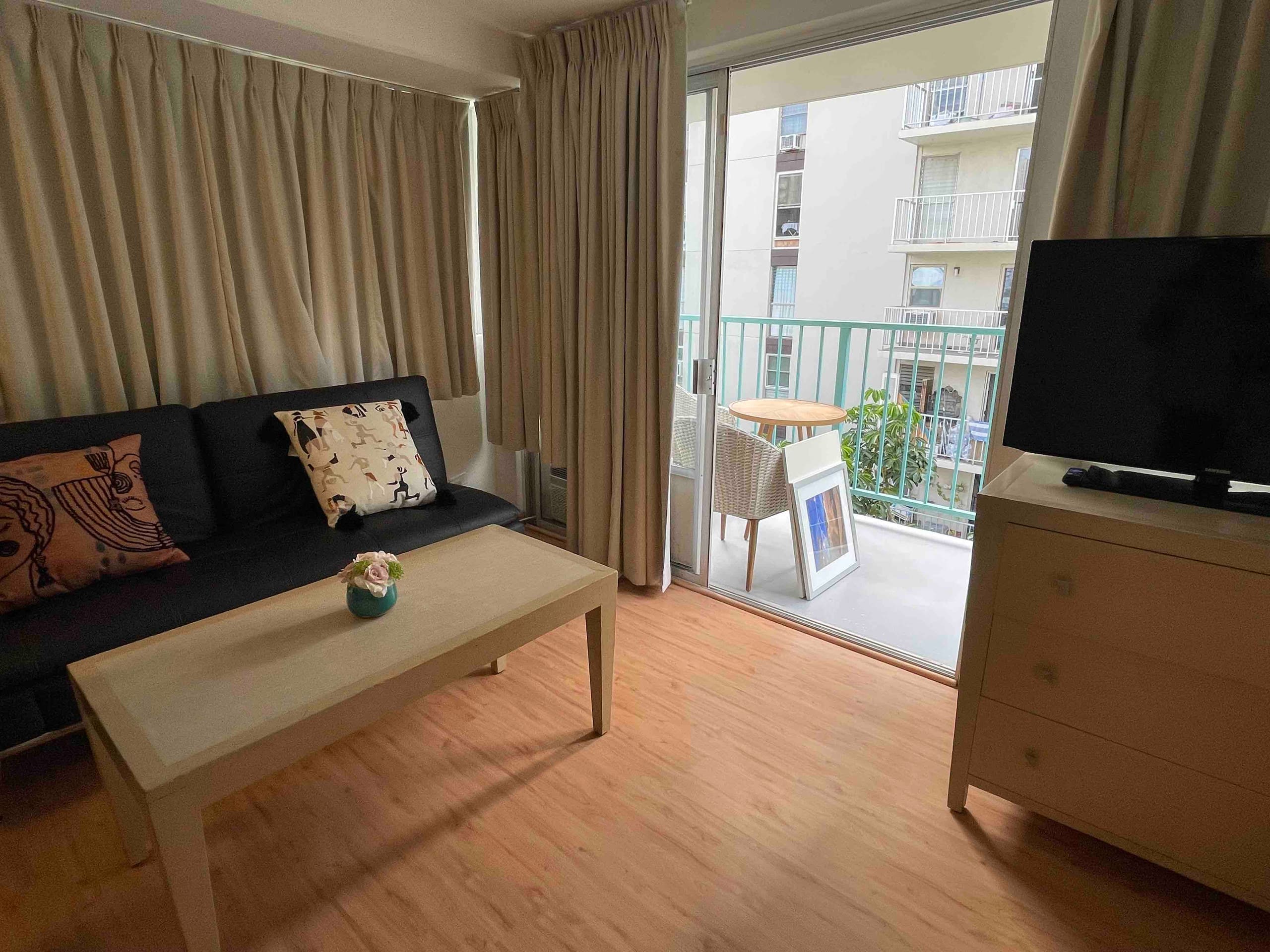 MangoGo 403/Cozy & Spacious New Room in Waikiki - Image 4